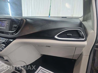 2017 Chrysler Pacifica Touring L 121.6" WB – miniatura 17