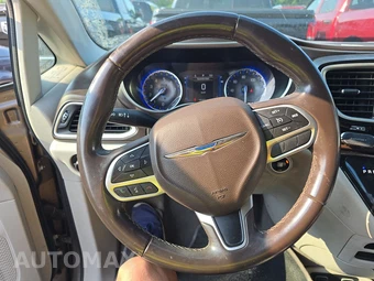 2017 Chrysler Pacifica Touring L 121.6" WB - miniatura 10