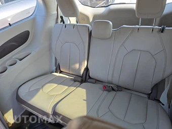 2017 Chrysler Pacifica Touring L 121.6" WB - miniatura 14