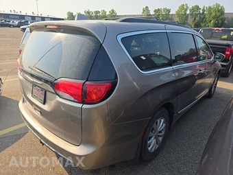 2017 Chrysler Pacifica Touring L 121.6" WB - miniatura 4