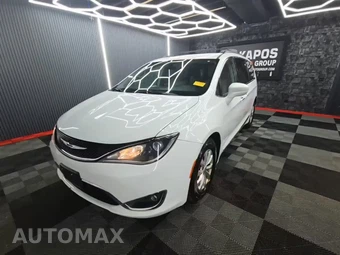 2017 Chrysler Pacifica Touring L 121.6" WB