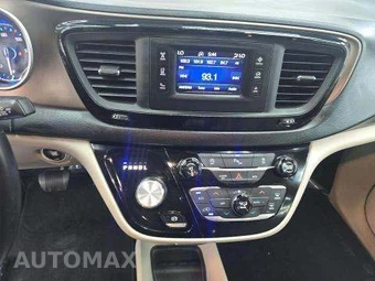 2017 Chrysler Pacifica Touring L 121.6" WB - miniatura 11