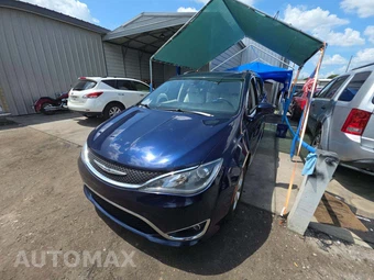 2017 Chrysler Pacifica Touring L Plus 121.6" WB