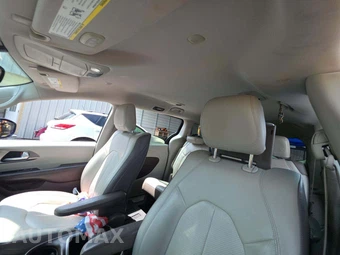 2017 Chrysler Pacifica Touring L Plus 121.6" WB – miniatura 11
