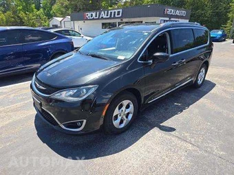 2017 Chrysler Pacifica Touring L Plus 121.6" WB