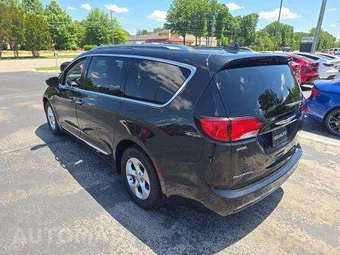2017 Chrysler Pacifica Touring L Plus 121.6" WB – miniatura 2
