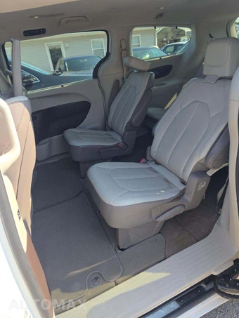 2017 Chrysler Pacifica Touring L Plus 121.6" WB - miniatura 13