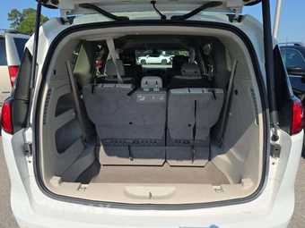 2017 Chrysler Pacifica Touring L Plus 121.6" WB - miniatura 15