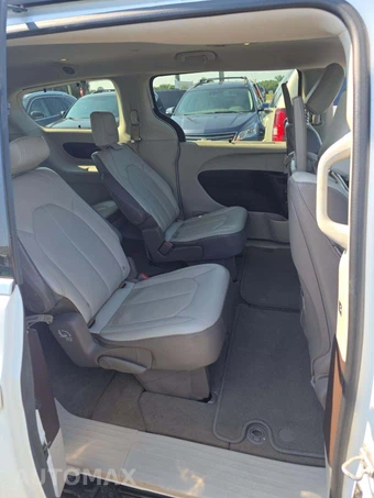 2017 Chrysler Pacifica Touring L Plus 121.6" WB - miniatura 17