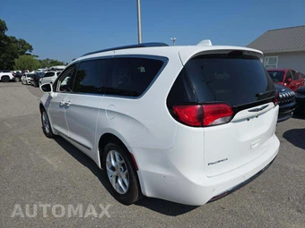 2017 Chrysler Pacifica Touring L Plus 121.6" WB - miniatura 2