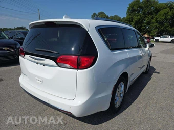 2017 Chrysler Pacifica Touring L Plus 121.6" WB - miniatura 3