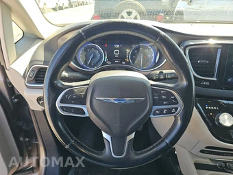 2017 Chrysler Pacifica Touring L Plus 121.6" WB - miniatura 10