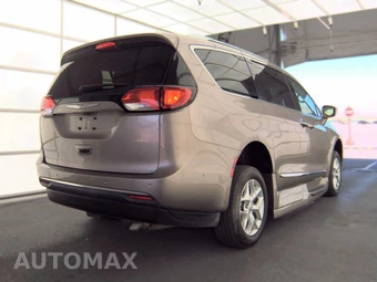 2017 Chrysler Pacifica Touring L Plus 121.6" WB - miniatura 4