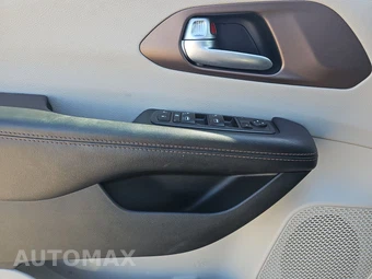 2017 Chrysler Pacifica Touring L Plus 121.6" WB - miniatura 9