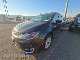2017 Chrysler Pacifica Touring L Plus 121.6" WB