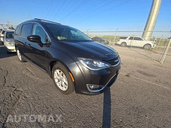 2017 Chrysler Pacifica Touring L Plus 121.6" WB - miniatura 3