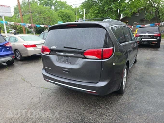 2017 Chrysler Pacifica Touring L Plus 121.6" WB - miniatura 3