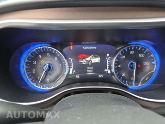 2017 Chrysler Pacifica Touring L Plus 121.6" WB - miniatura 9