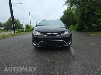 2017 Chrysler Pacifica Touring L Plus 121.6" WB