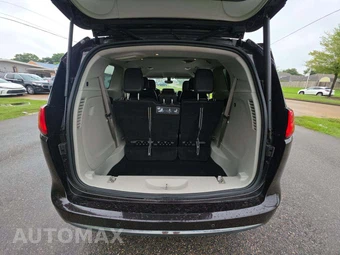 2017 Chrysler Pacifica Touring L Plus 121.6" WB – miniatura 12