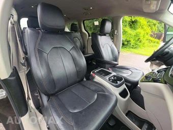 2017 Chrysler Pacifica Touring L Plus 121.6" WB – miniatura 16