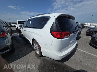 2017 Chrysler Pacifica Touring L Plus 121.6" WB