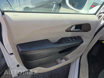 2017 Chrysler Pacifica Touring L Plus 121.6" WB – miniatura 9