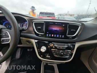 2017 Chrysler Pacifica Touring Plus 121.6" WB - miniatura 11