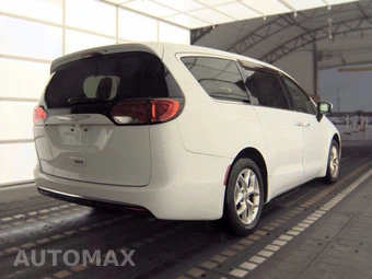 2017 Chrysler Pacifica Touring Plus 121.6" WB - miniatura 4