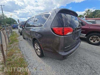 2017 Chrysler Pacifica Touring Plus 121.6" WB – miniatura 2