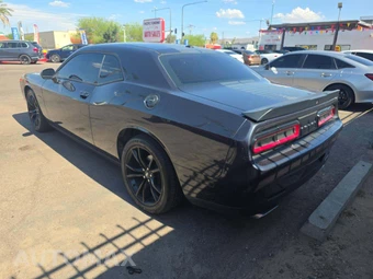 2017 Dodge Challenger R/T – miniatura 2