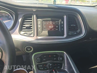 2017 Dodge Challenger SXT - miniatura 10