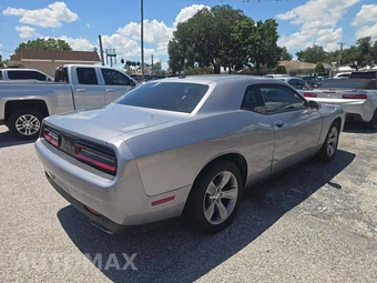 2017 Dodge Challenger SXT - miniatura 3