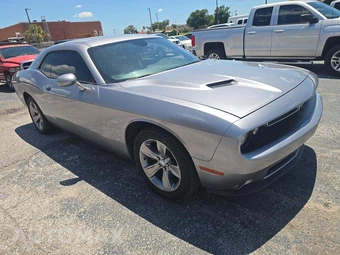 2017 Dodge Challenger SXT - miniatura 4