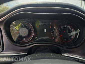 2017 Dodge Challenger SXT – miniatura 10