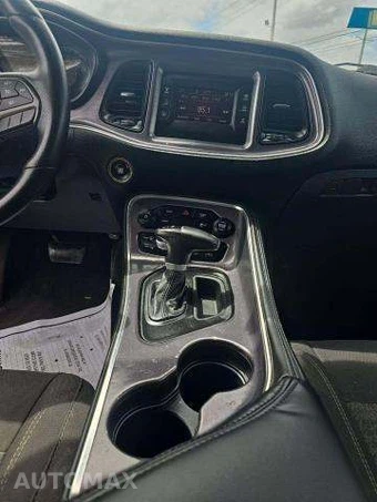 2017 Dodge Challenger SXT – miniatura 11