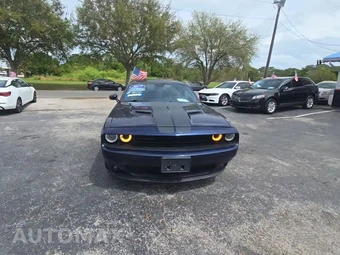 2017 Dodge Challenger SXT – miniatura 2