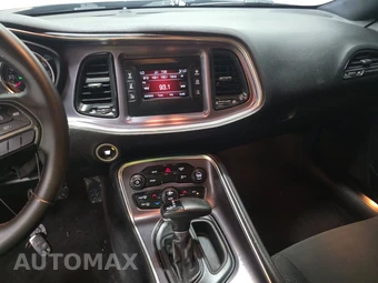 2017 Dodge Challenger SXT - miniatura 11
