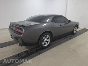 2017 Dodge Challenger SXT - miniatura 4