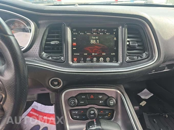 2017 Dodge Challenger SXT - miniatura 10