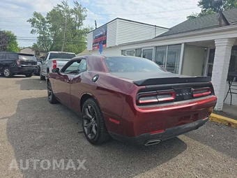 2017 Dodge Challenger SXT - miniatura 2