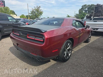 2017 Dodge Challenger SXT - miniatura 3