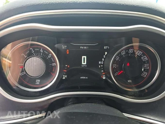 2017 Dodge Challenger SXT - miniatura 9