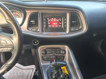 2017 Dodge Challenger SXT – miniatura 11