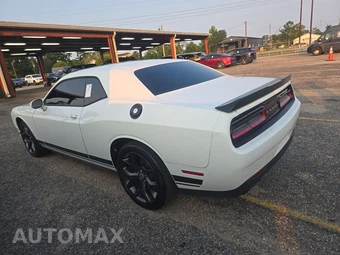 2017 Dodge Challenger SXT – miniatura 6