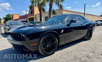 2017 Dodge Challenger SXT Plus - miniatura 1