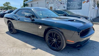 2017 Dodge Challenger SXT Plus - miniatura 3
