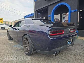 2017 Dodge Challenger SXT Plus – miniatura 2