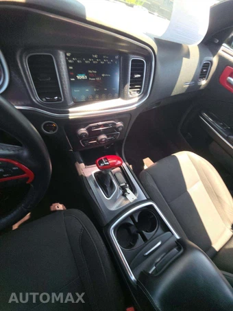 2017 Dodge Charger SXT – miniatura 9