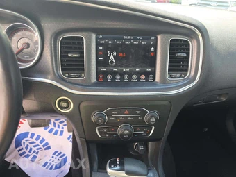 2017 Dodge Charger SXT - miniatura 10